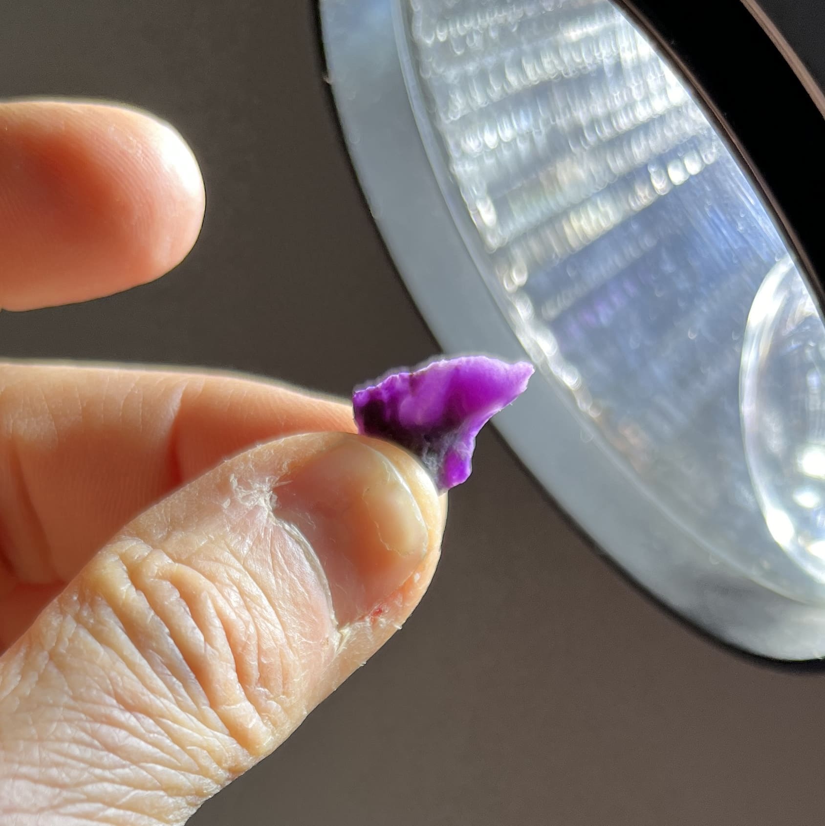 Sugilite (small rough) pink purple flame (3.6ct) healing crystal - Image 2