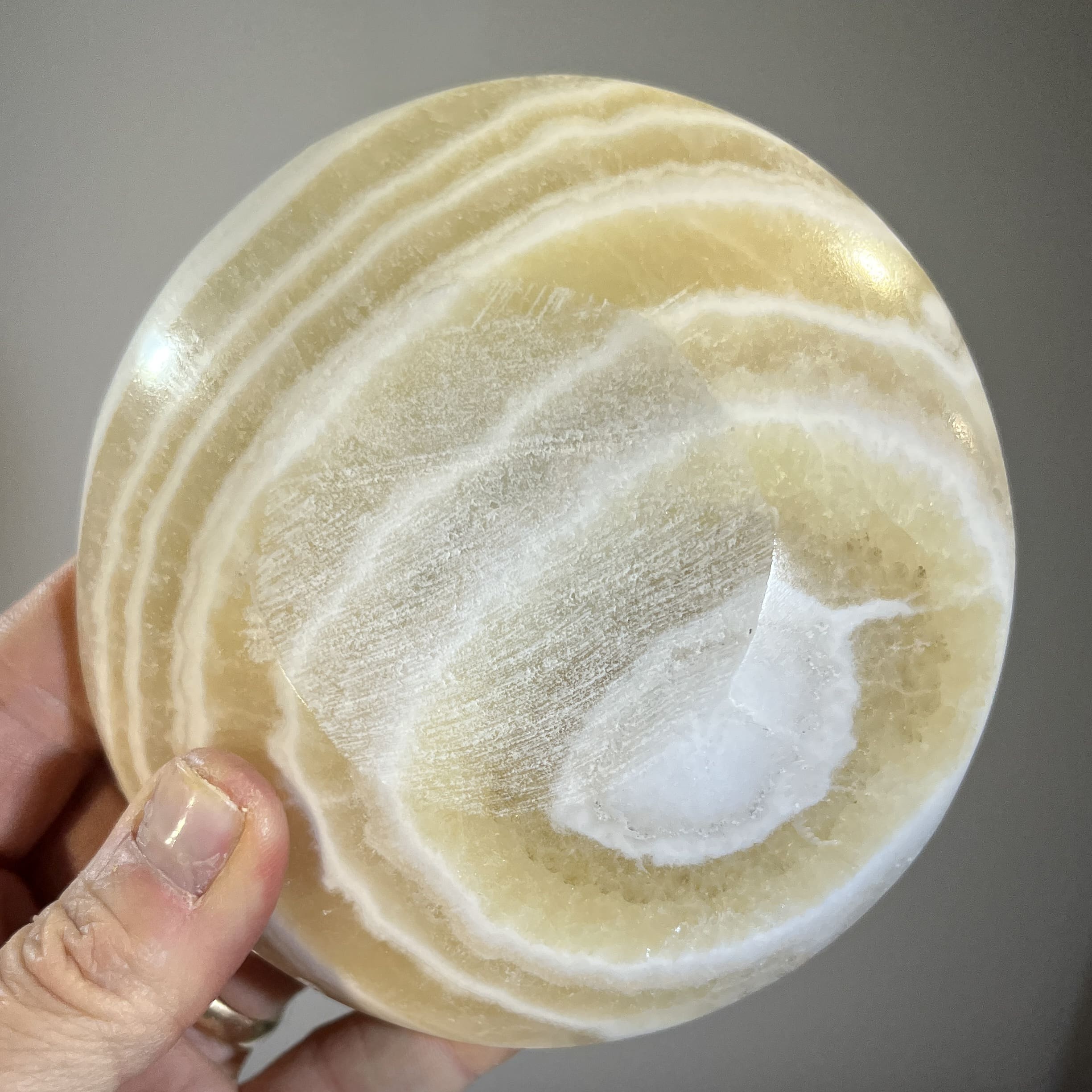 Aragonite 'bullseye' bowl, good size and pattern, soft healing crystal - Image 2
