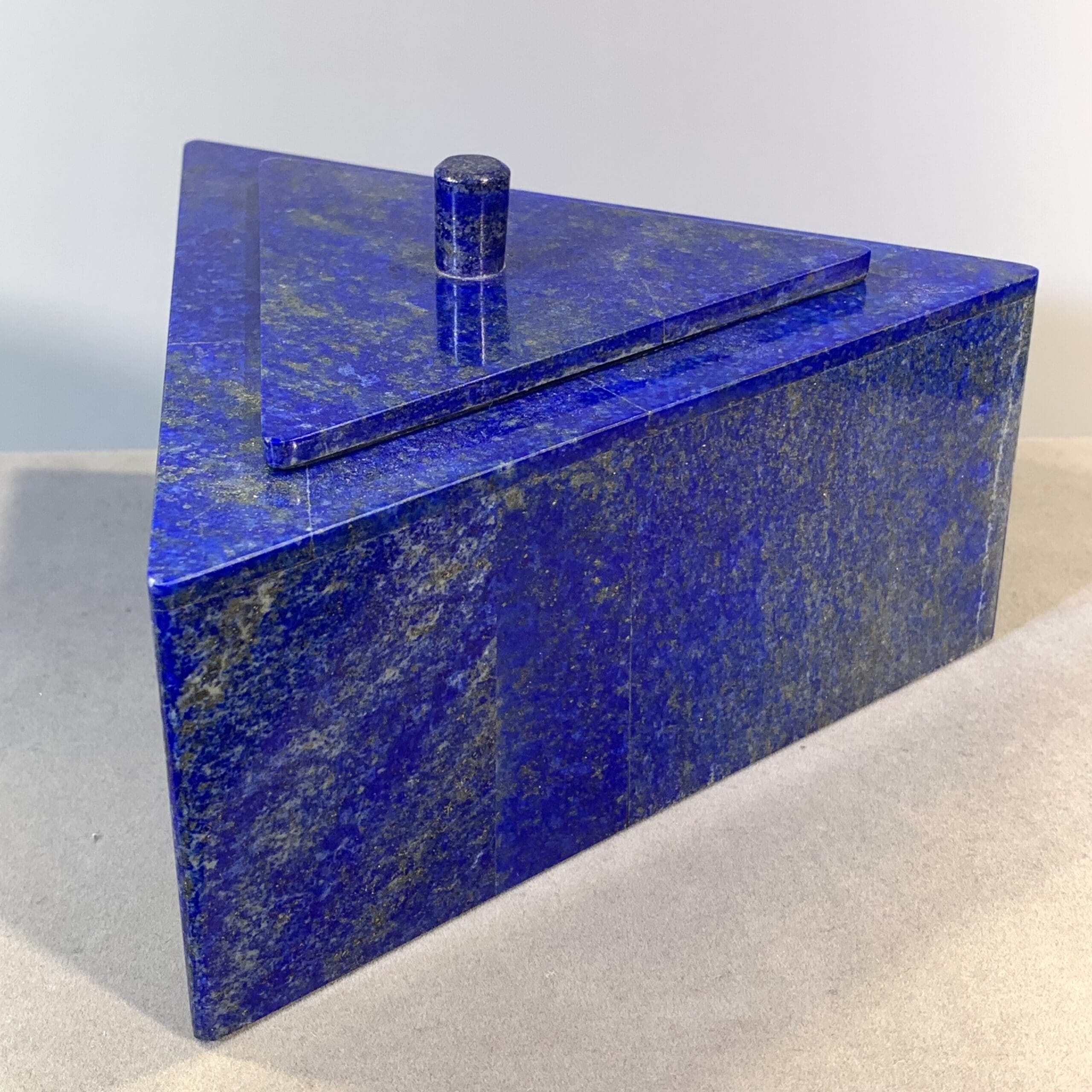 Lapis trianglular pyramid box w removable top healing crystal - Image 4