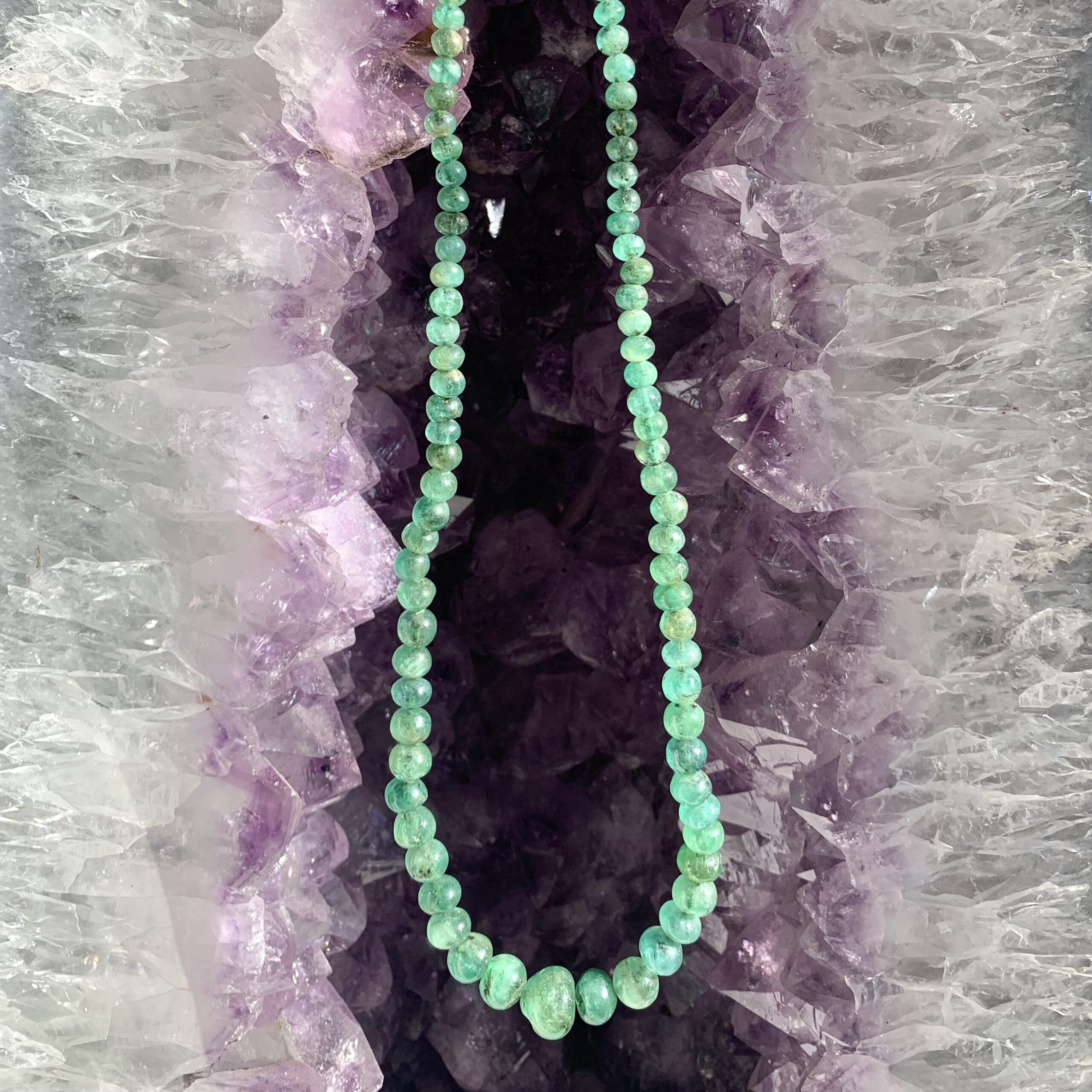 Emerald (bead) hand-formed graduated vintage necklace healing crystal