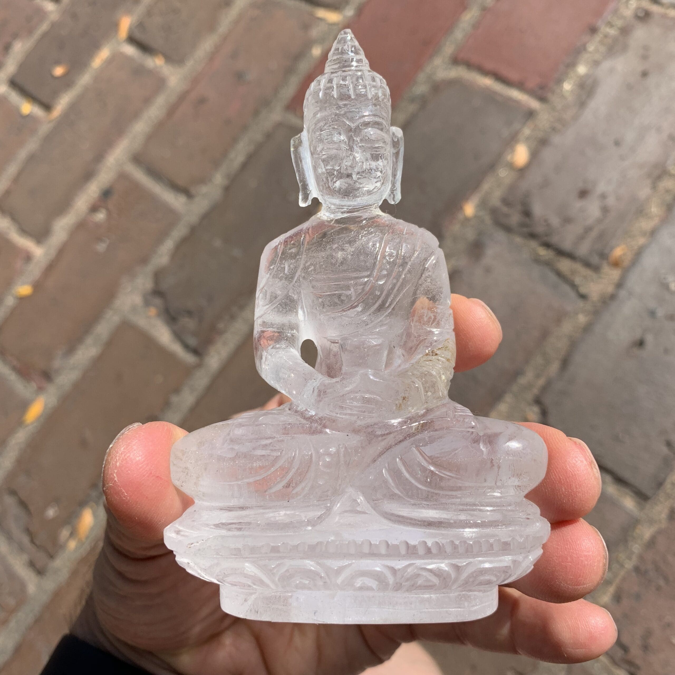 Buddha seated, in clear Quartz '2 hand cup' (240gr)