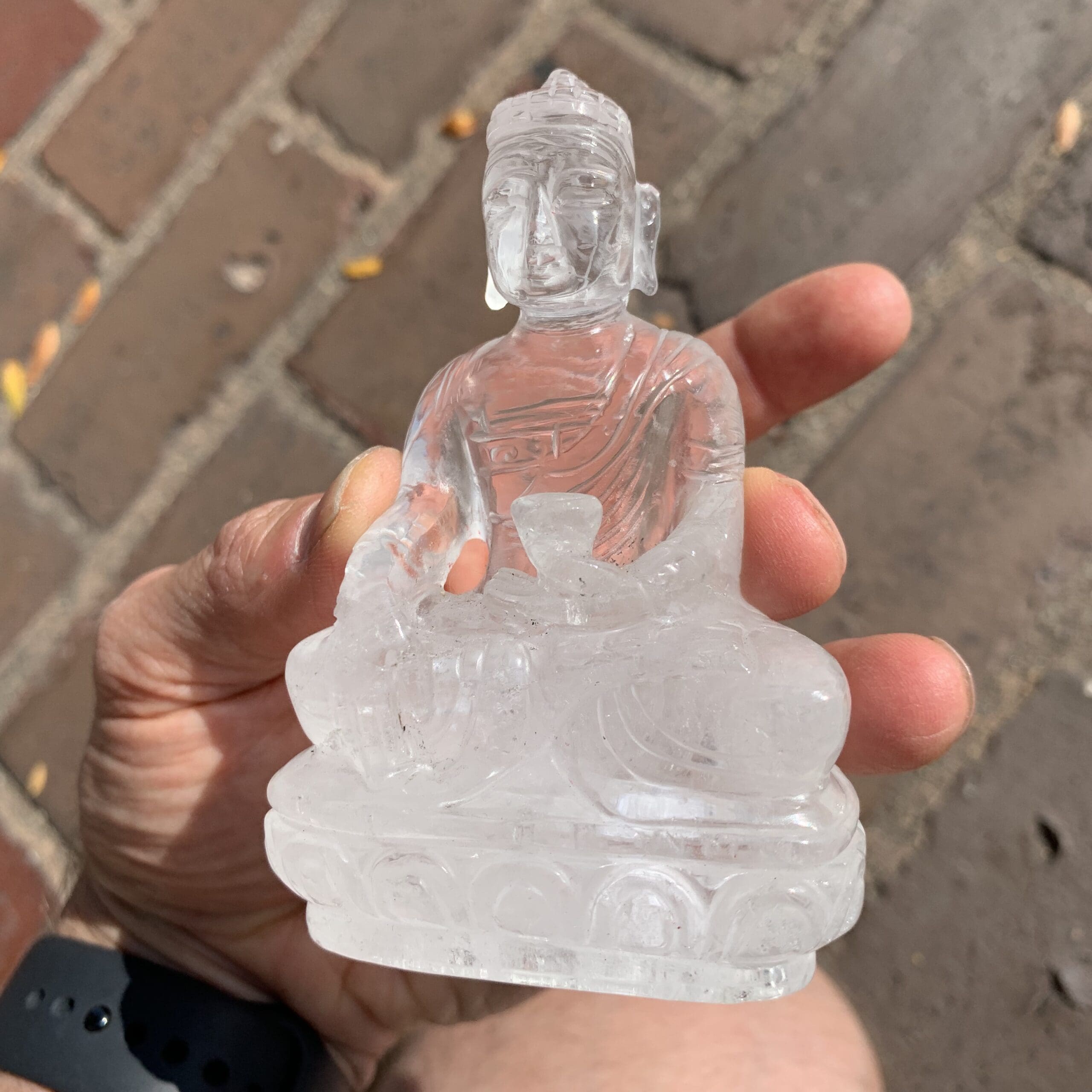 carving, deity: Buddha seated (Quartz) 'S-breast' (270gr)
