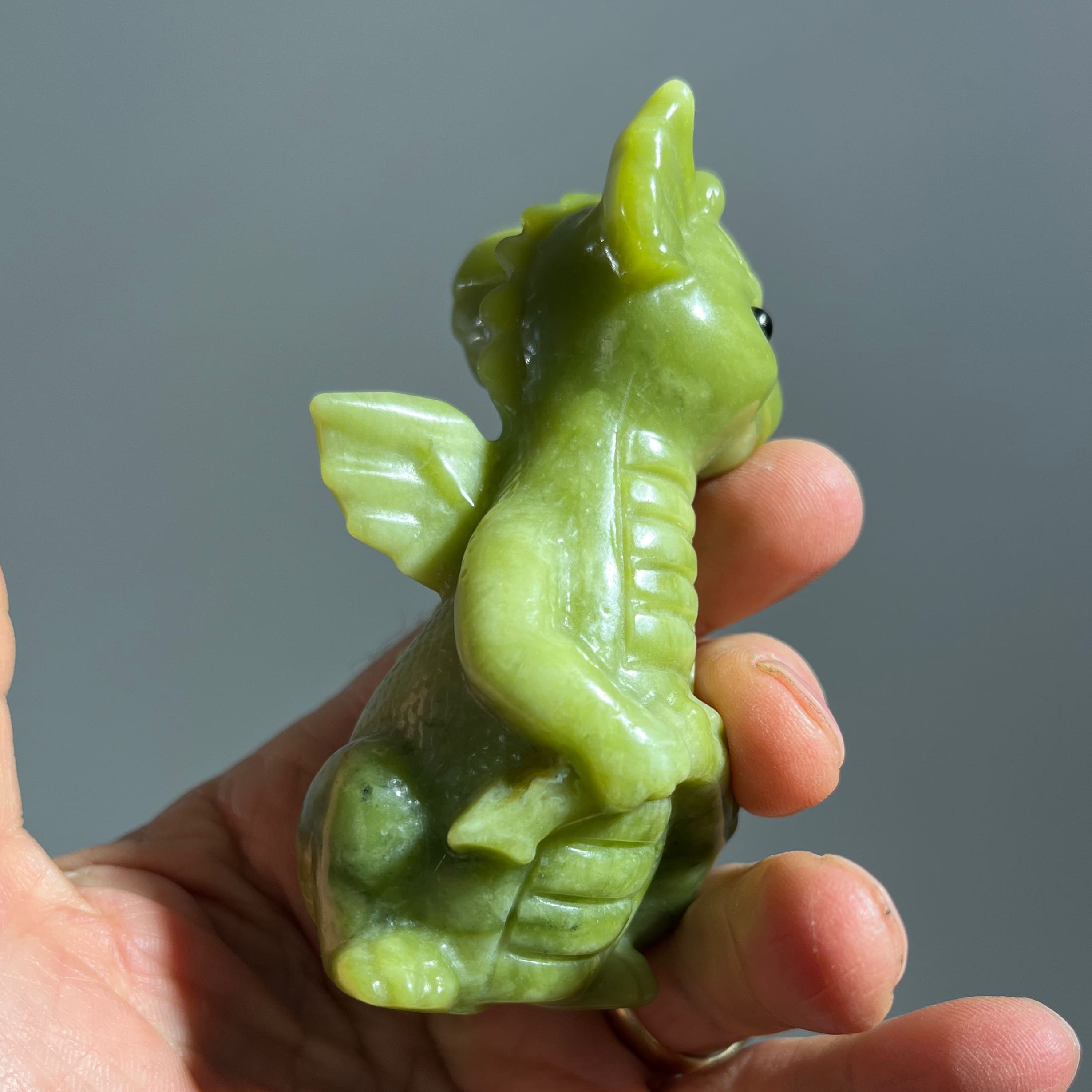 Jade-like (carving) Serpentine baby dragon, tail-in-hand, healing crystal - Image 2