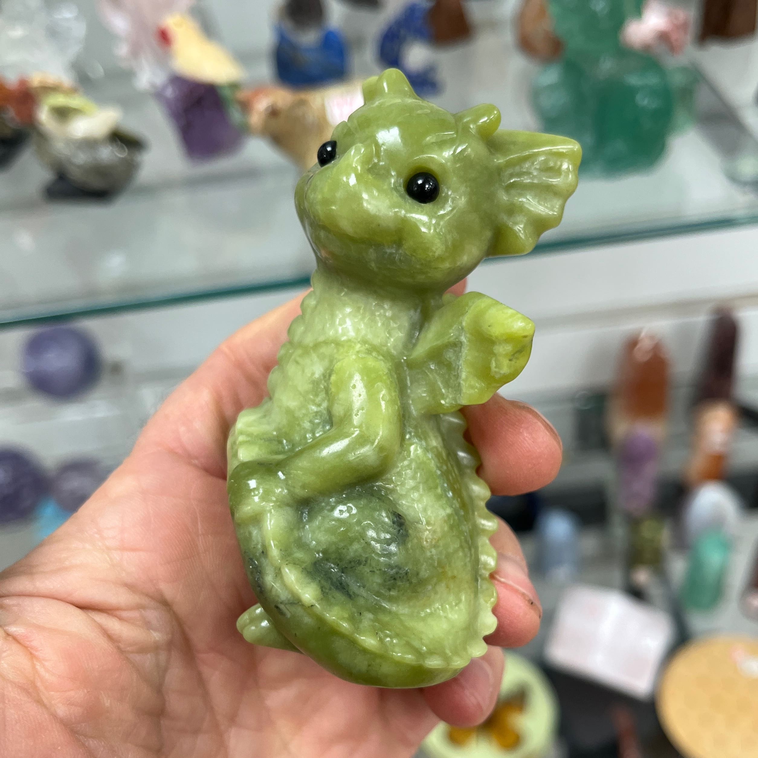 Jade-like (carving) Serpentine baby dragon, tail-in-hand, healing crystal - Image 3